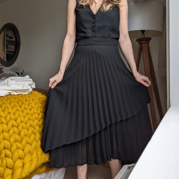 ** Being Donated Saturday ** Open To Offers Modern Citizen accordion pleat skirt - Picture 3 of 7